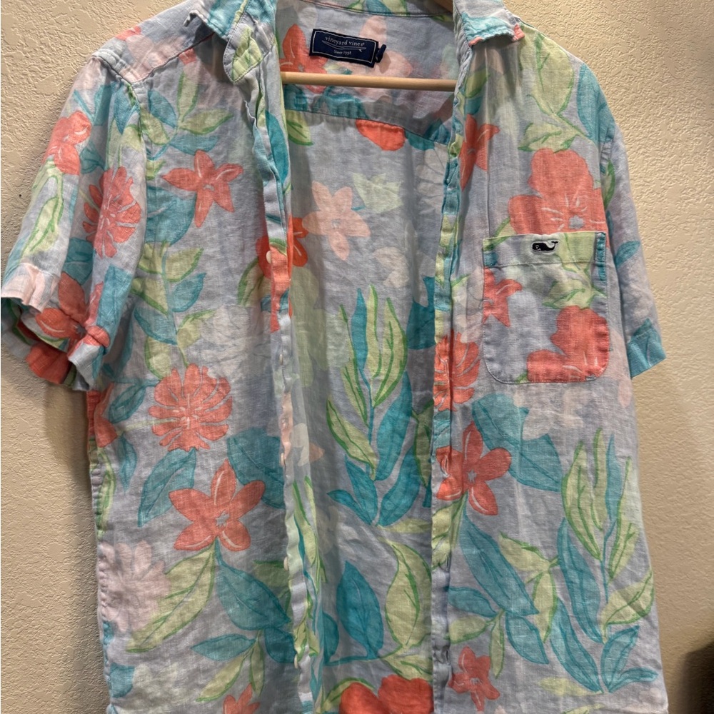 VV Vineyard Vines Floral Casual Linen Shirt - Blue, Green, Pink. Size small.
